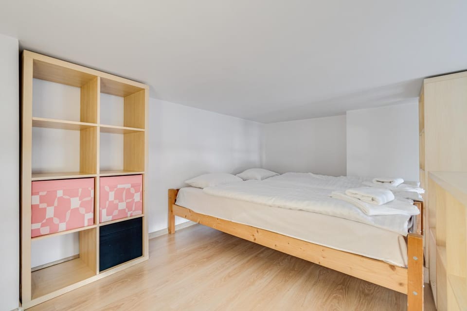 Bed, Photo of the whole room