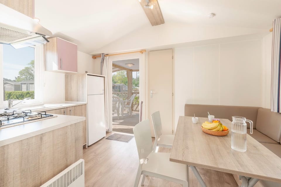 Kitchen or kitchenette, Living room, Dining area