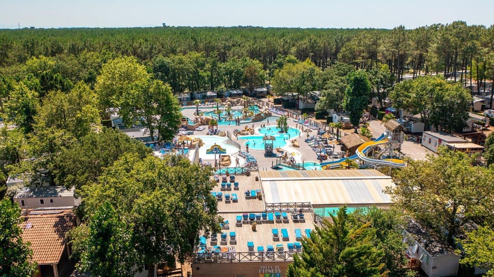 Bird's eye view, Swimming pool
