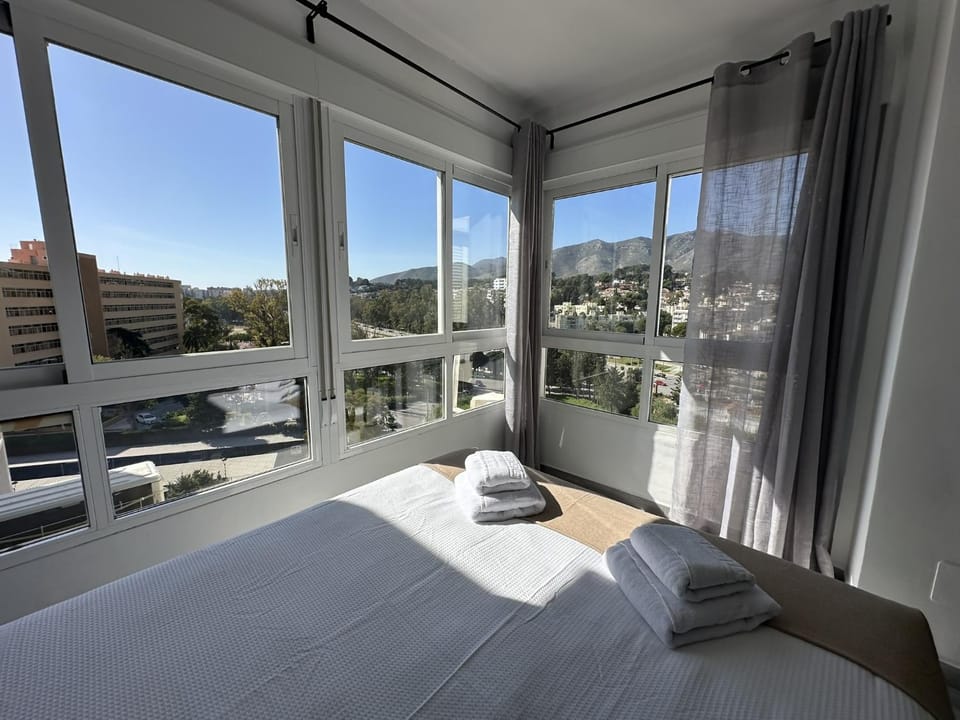 Bed, Bird's eye view, City view