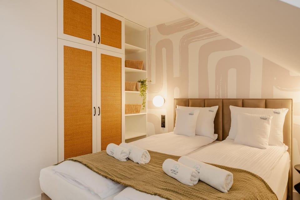 Bed, Bedroom, towels, wardrobe