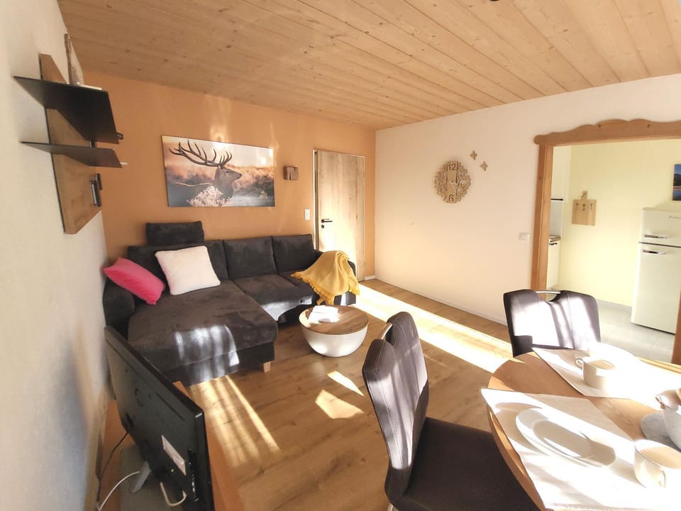 Living room, Seating area, Dining area, Breakfast