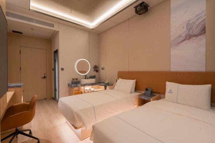 Photo of the whole room, Bedroom