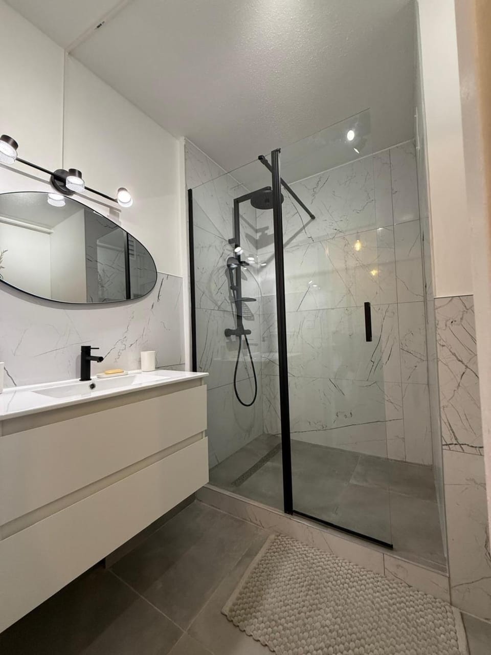 Appartement T2 rénové avec balcon et parking Apartment in Metz