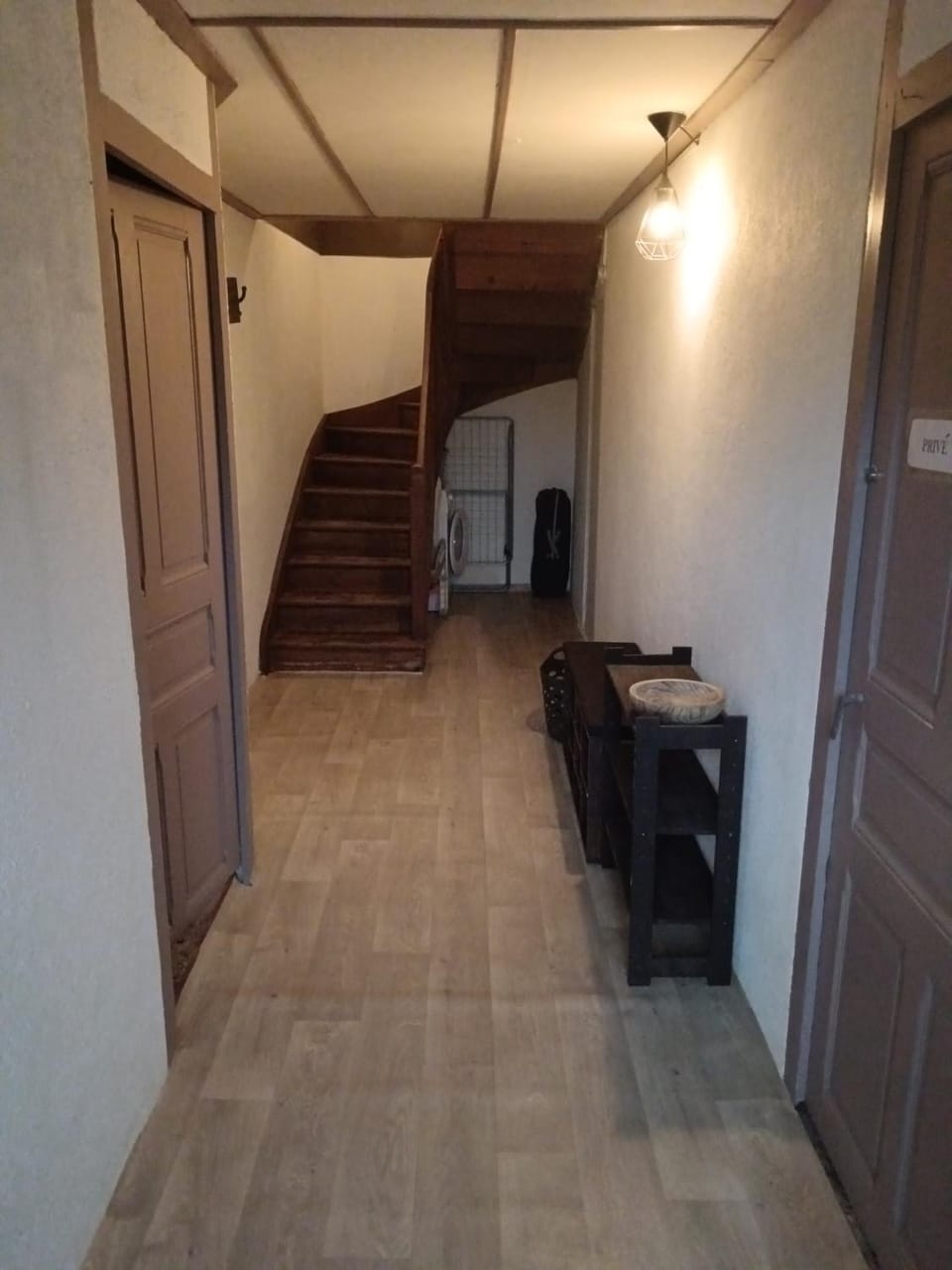 Facade/entrance, washing machine, dryer