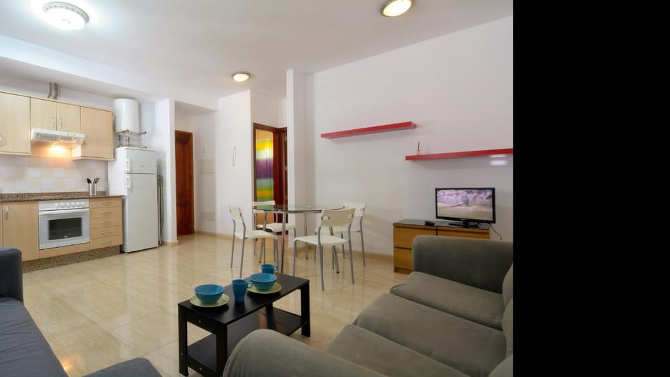 TV and multimedia, Kitchen or kitchenette, Living room, Seating area