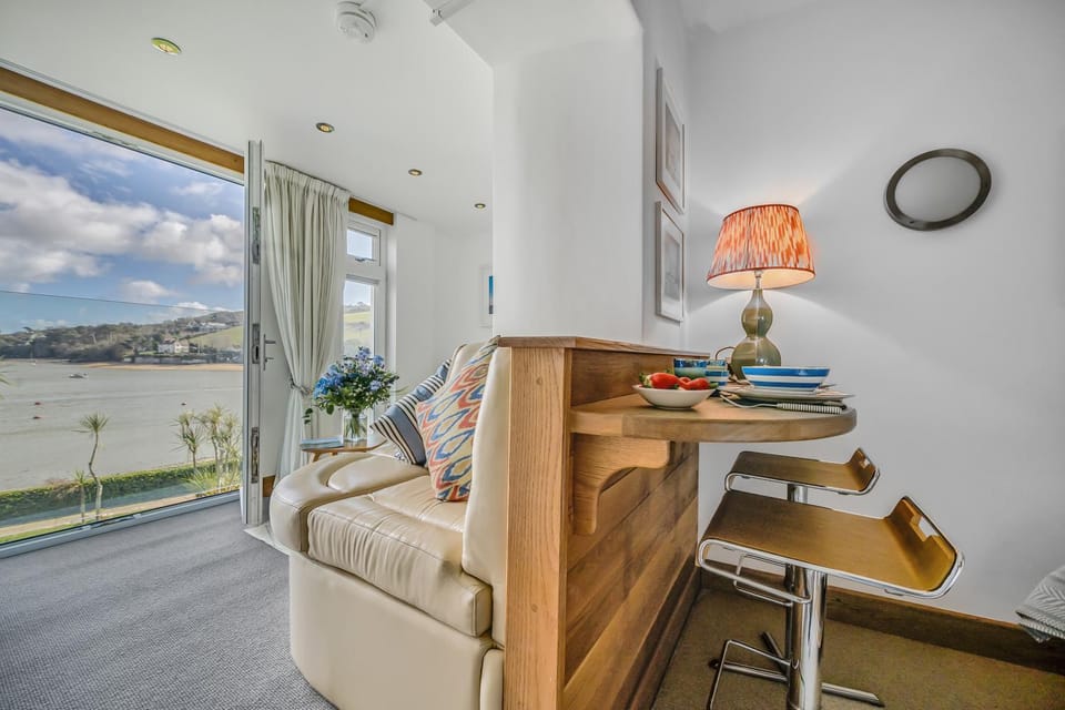 Natural landscape, View (from property/room), Living room, Seating area, Dining area, Autumn, River view