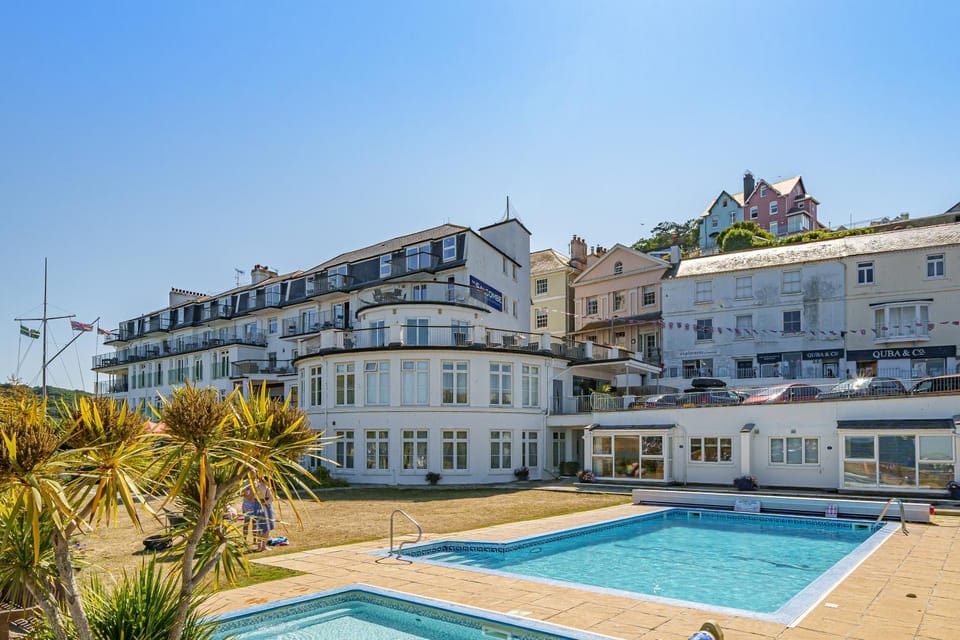 Property building, Garden, Swimming pool