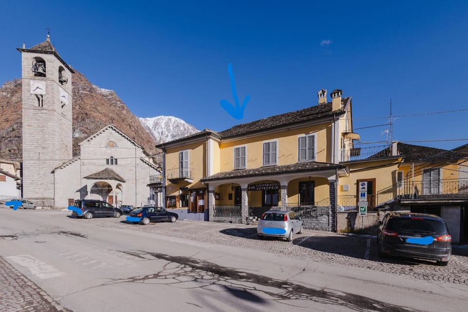 Lounge or bar, Supermarket/grocery shop