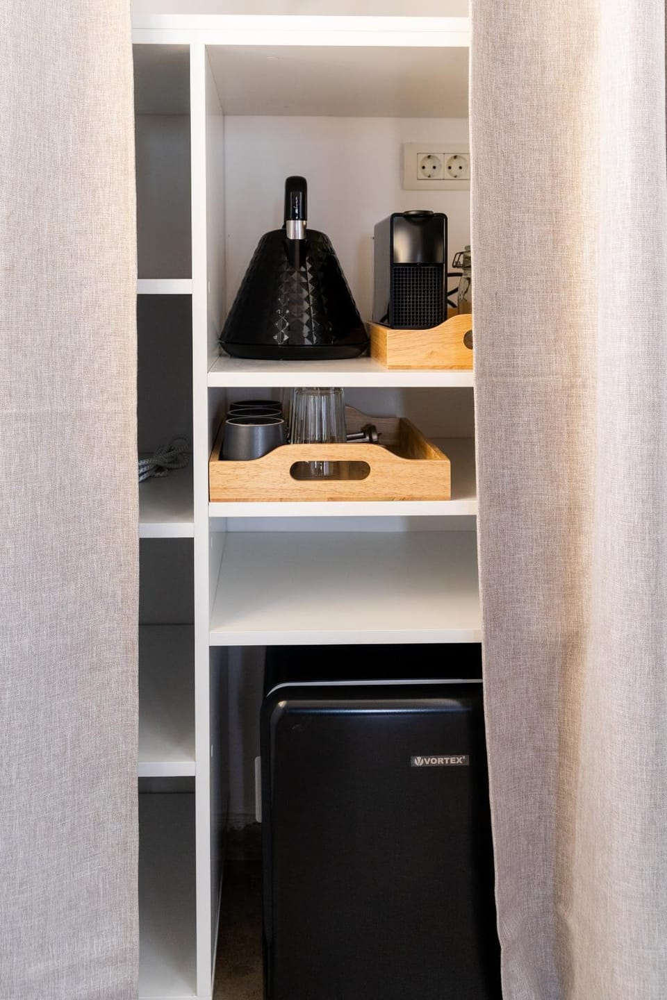 Coffee/tea facilities, minibar