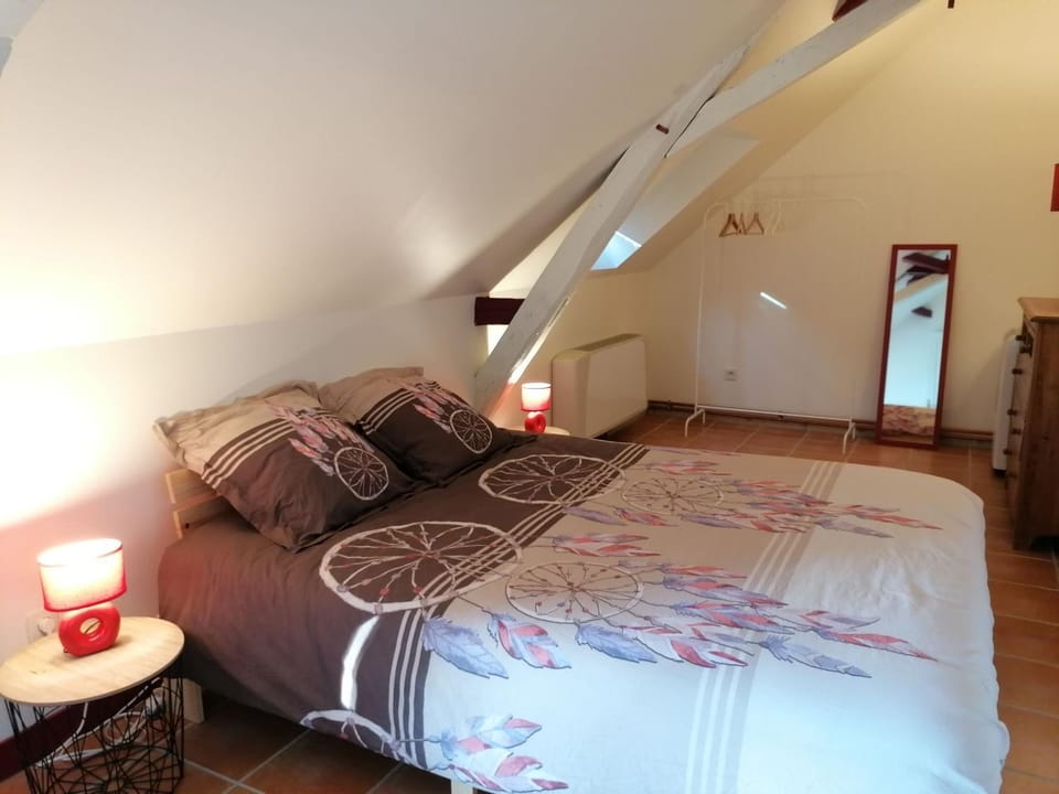 Bed, Photo of the whole room, Bedroom