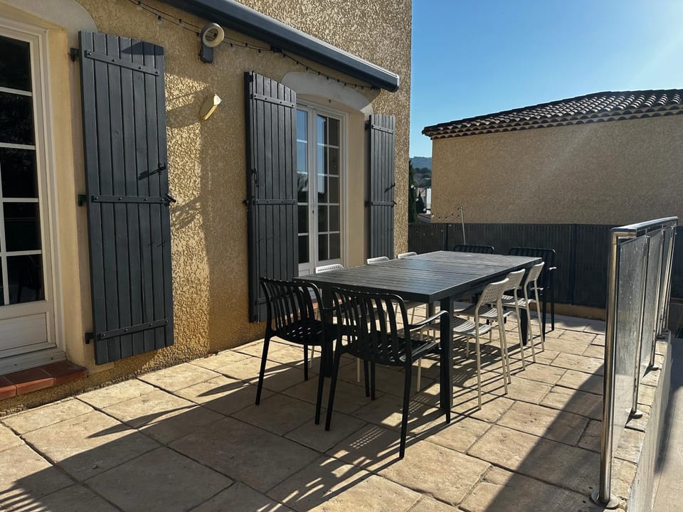 Patio, Dining area