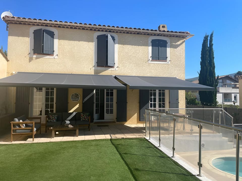 Property building, Patio, Day