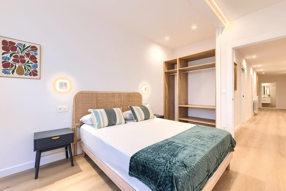 Bed, Living room, Photo of the whole room, Bedroom