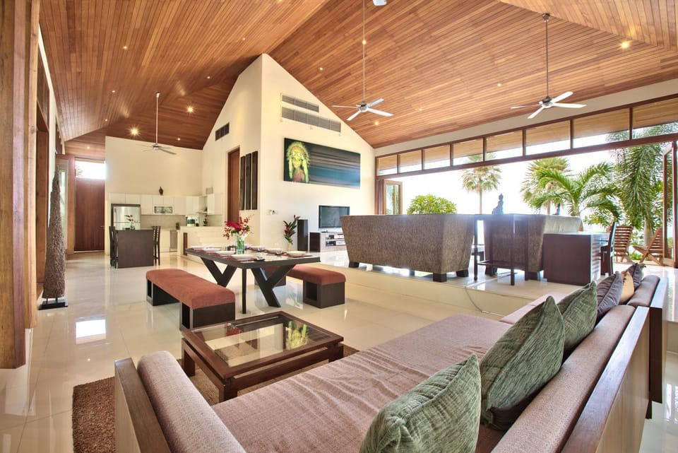 Communal lounge/ TV room, Living room, Seating area, Dining area