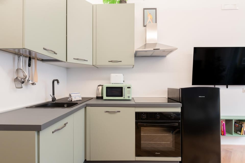 Kitchen or kitchenette, Living room, dishwasher, heating, microwave, oven, toaster, washing machine, dryer, air conditioner