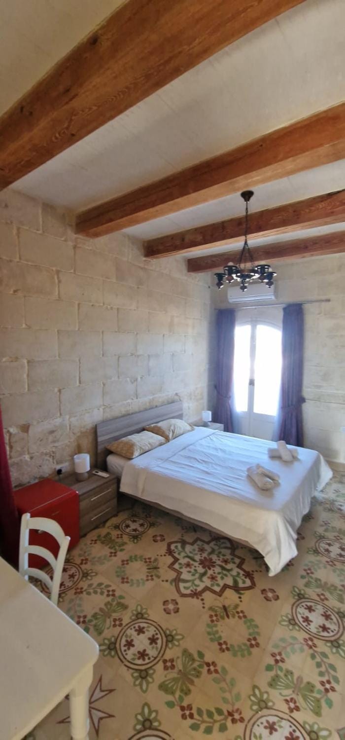 Bed, Seating area