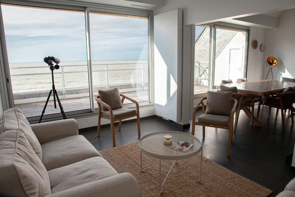 View (from property/room), Balcony/Terrace, Living room, Seating area, Sea view