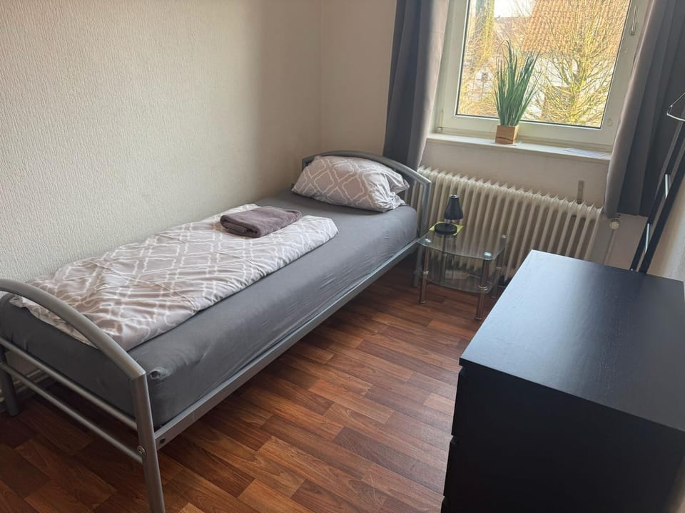 Bedroom, towels