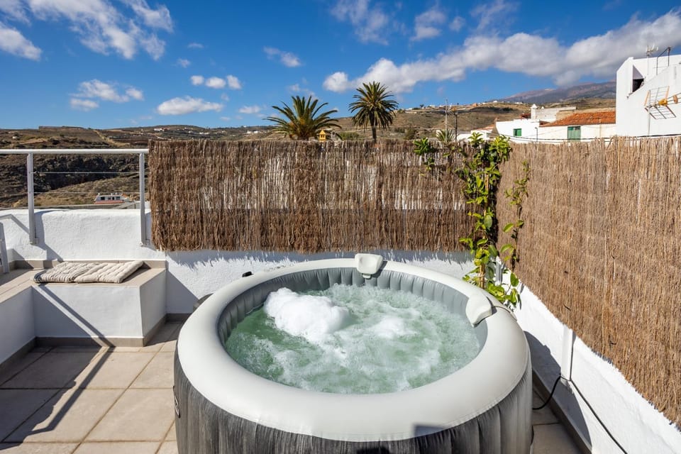 Hot Tub, Balcony/Terrace, Mountain view