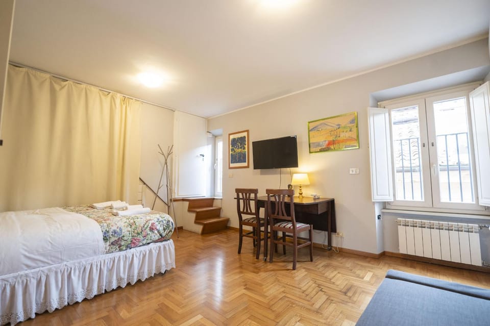 Bed, TV and multimedia, Photo of the whole room