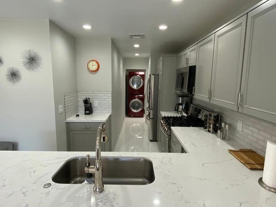 40 - LOVE 2 ensuite bedrooms completely renovated great view-managed by Greenday 24777 House in Rancho Mirage