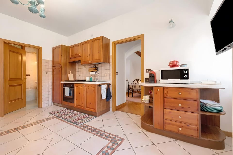 Kitchen or kitchenette, Living room