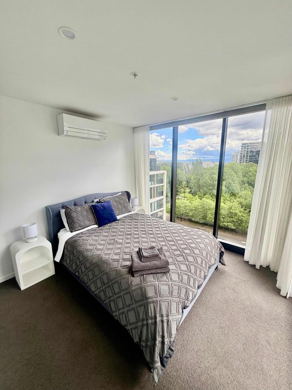 2BR-2BR-2Cars -CBD-Pool-sleeps 6 Apartment in Canberra
