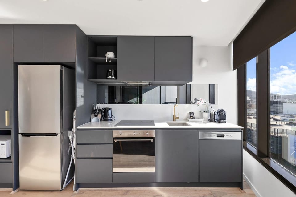 1BR-1BR-1Car-Sleeps 4-Pool-CBD Apartment in Canberra