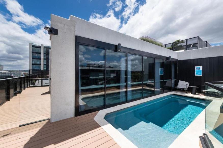 2BR-2BR-1Car-CBD-Pool-Shopping Apartment in Canberra