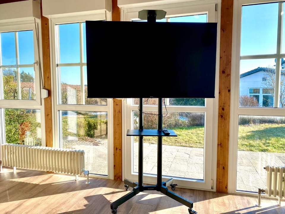 Communal lounge/ TV room, TV and multimedia, Evening entertainment