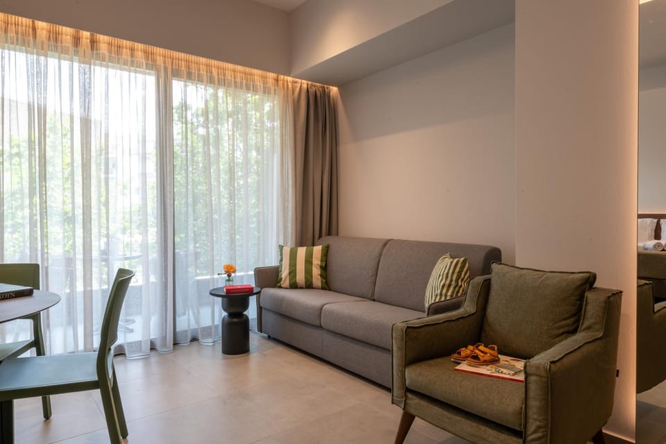 Seating area, Dining area