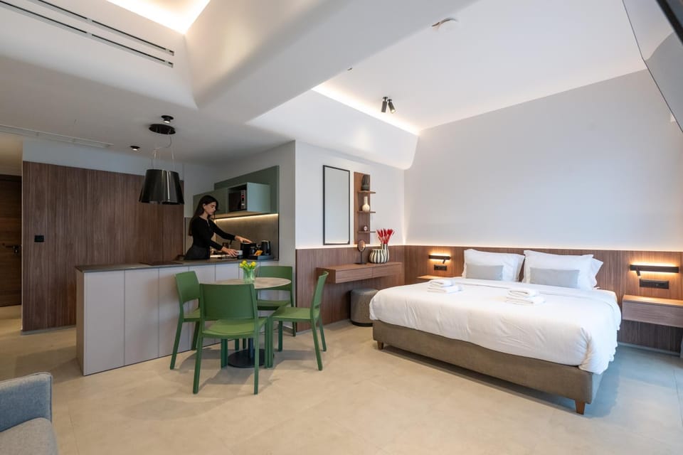 Bed, Kitchen or kitchenette, Dining area, Bedroom