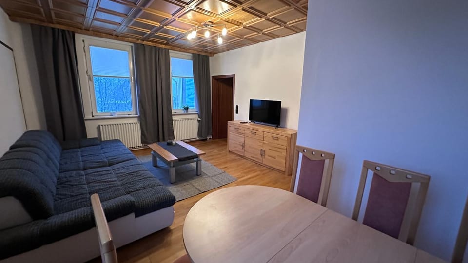 Communal lounge/ TV room, TV and multimedia, Living room, Seating area, Evening entertainment