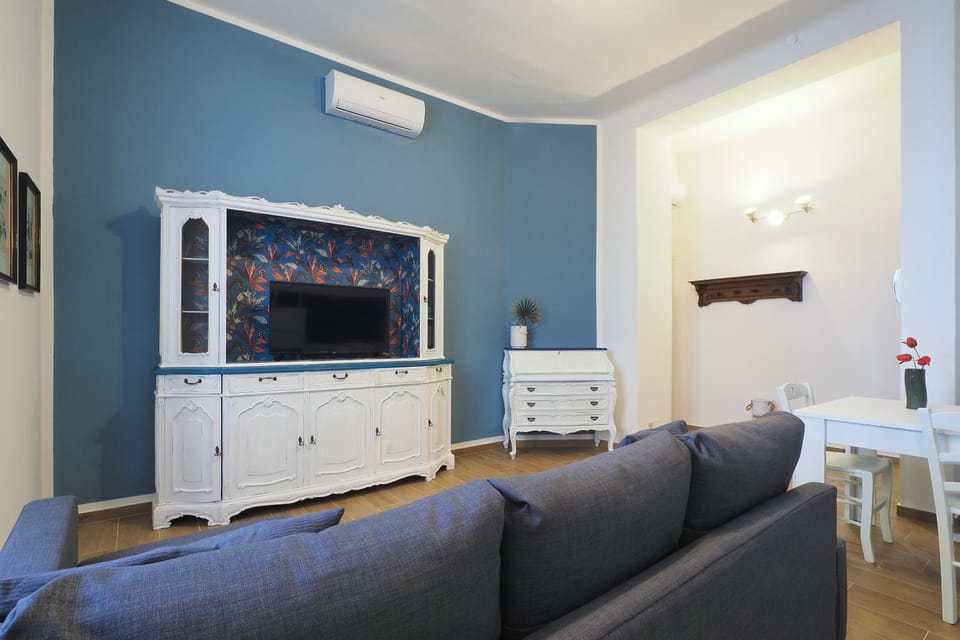 Communal lounge/ TV room, Living room, Seating area, air conditioner