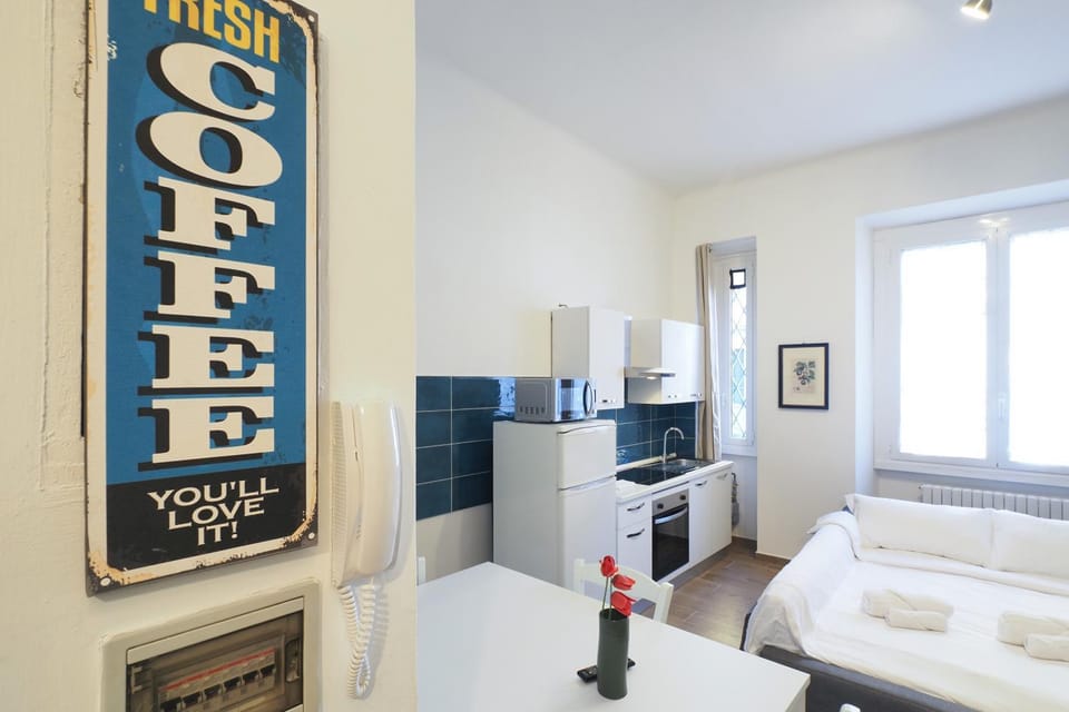 Bed, Kitchen or kitchenette, Photo of the whole room, oven