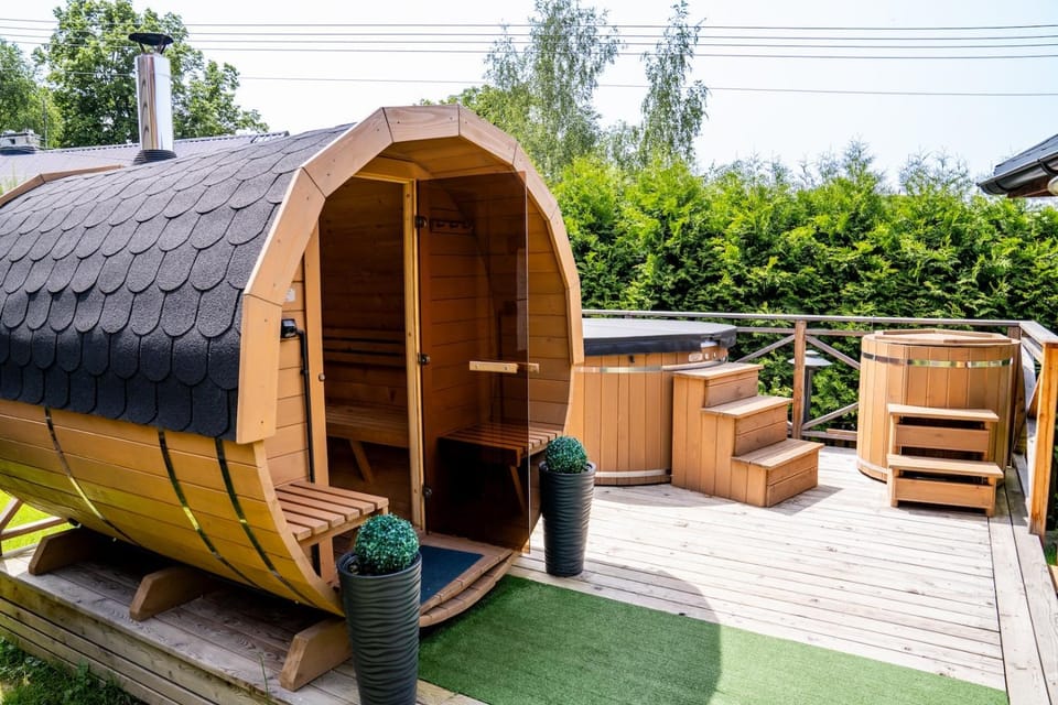 Hot Tub, Sauna
