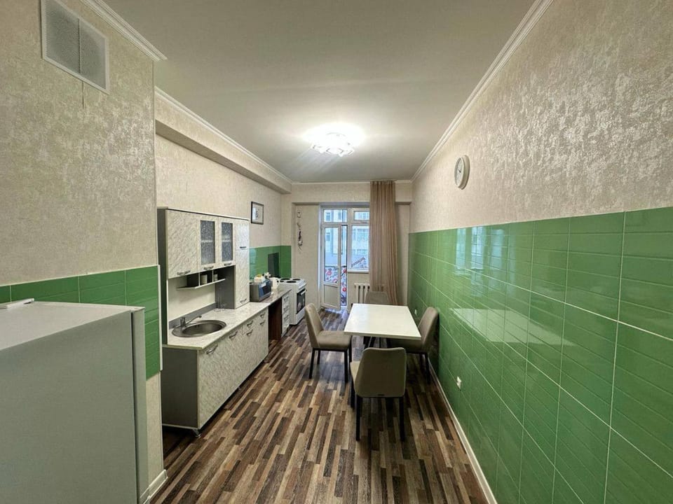 Kitchen or kitchenette, Dining area, stove