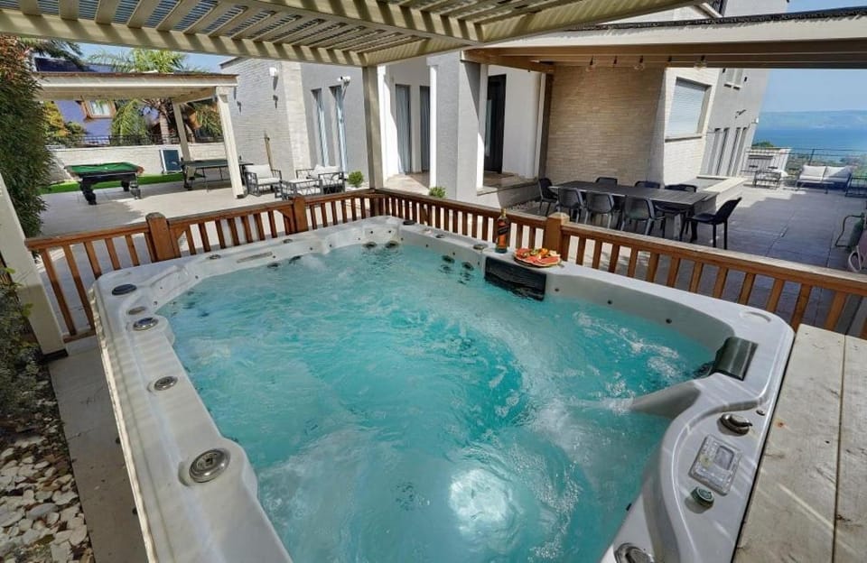 Hot Tub, Balcony/Terrace, Lake view