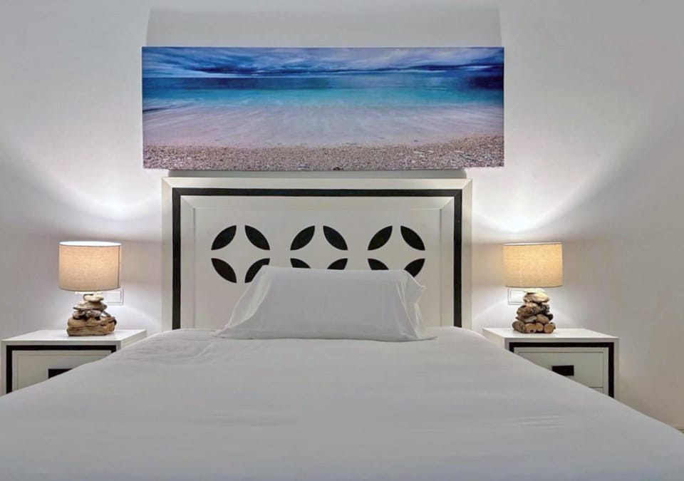 Bed, Photo of the whole room, Decorative detail, Bedroom
