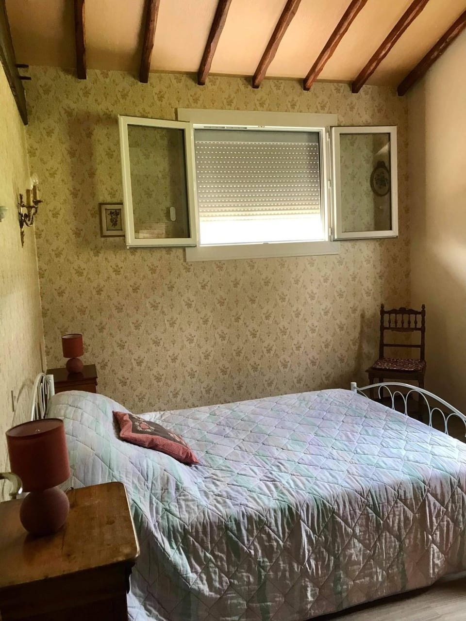 Bed, Photo of the whole room