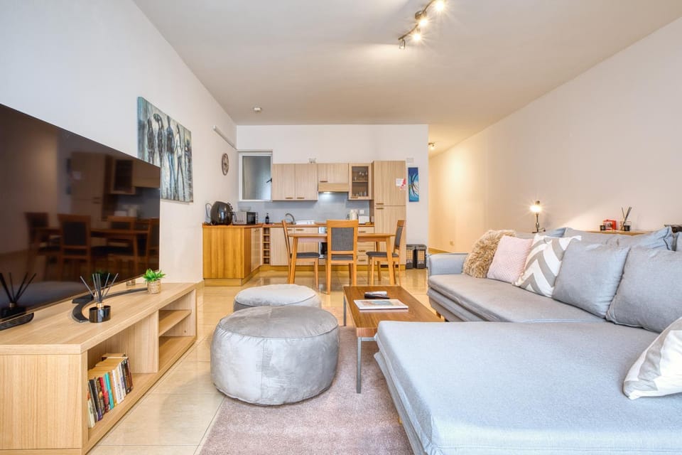TV and multimedia, Living room, Seating area, kitchen