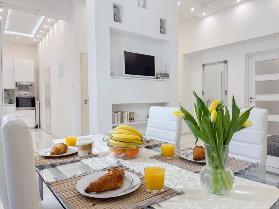Food and drinks, Dining area