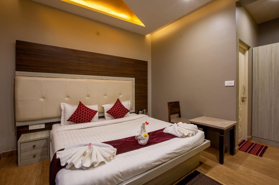Bed, Photo of the whole room, Bedroom, towels, wardrobe