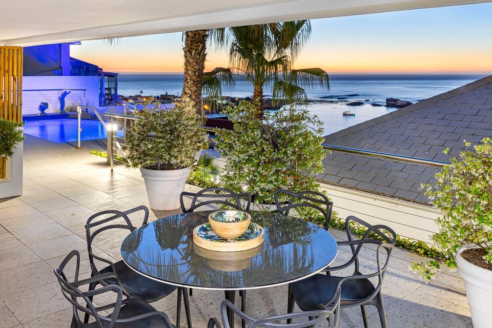 Clifton YOLO Spaces - Clifton Mansion Villa Apartment Apartment in Cape Town