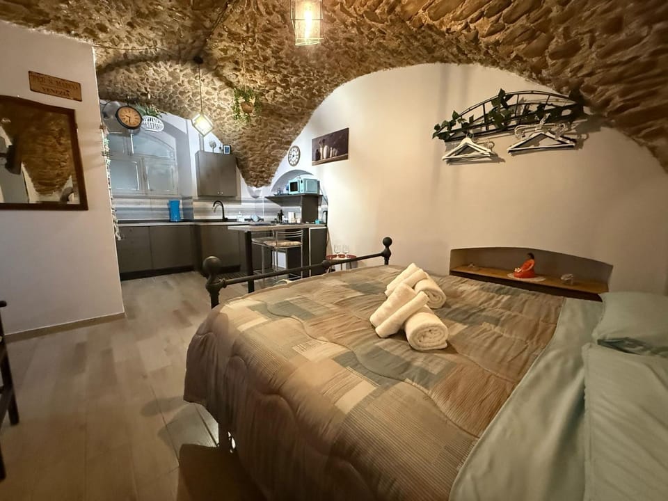 WH - Casa Nina's - Mono Centro Apartment in Sanremo