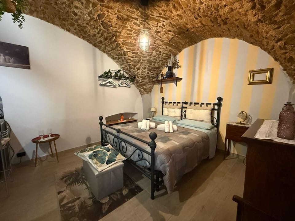 WH - Casa Nina's - Mono Centro Apartment in Sanremo