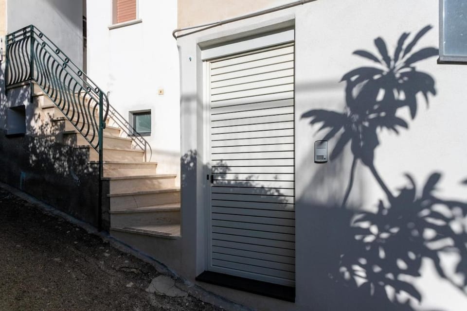 Property building, Facade/entrance, Day