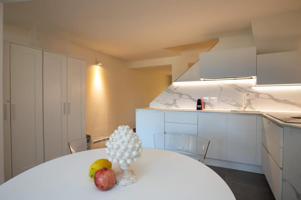 Photo of the whole room, wardrobe, kitchen