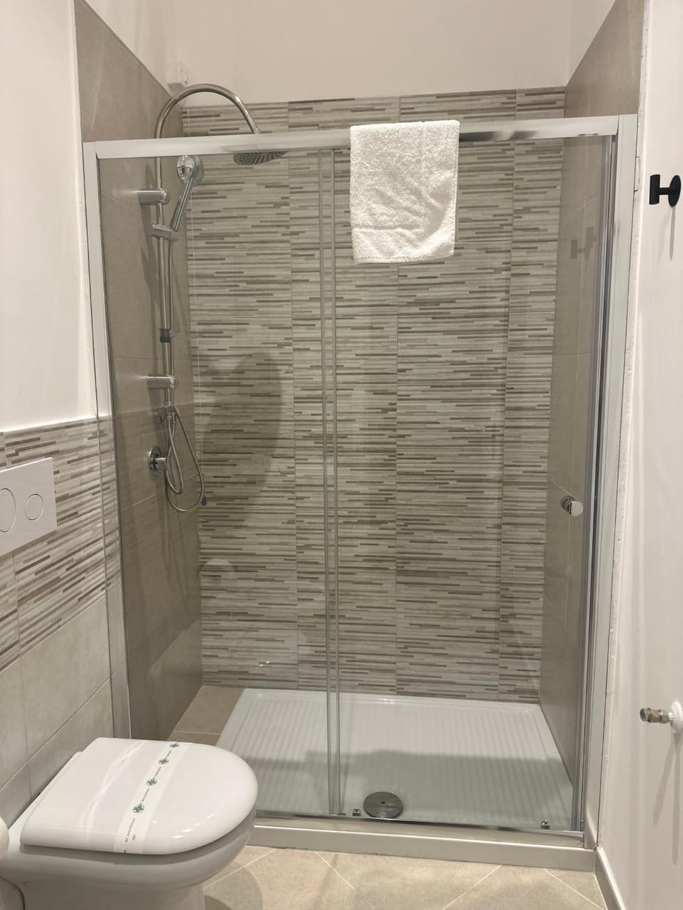 Shower, Toilet